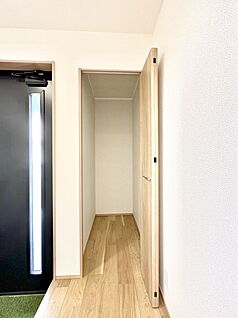 その他設備(玄関ホール収納)