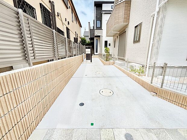 【駐車場】「無料オンライン相談」受付中！カーライフもおまかせ！カースペース付きです。