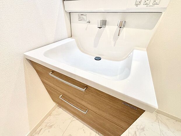 【ハンドシャワー水栓】ハンドシャワー付き!使いやすい洗面台。