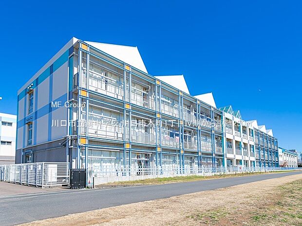 川口市立南中学校(約250m・徒歩4分)