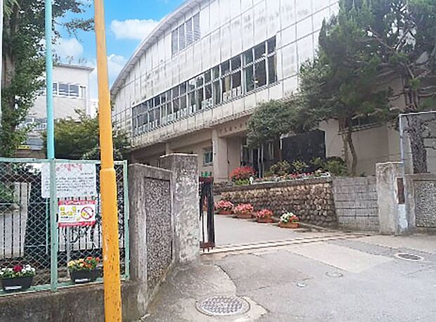 川口市立鳩ケ谷中学校(約1,000m)