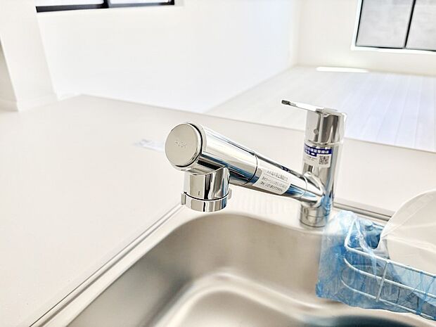 【その他設備(浄水器)】いつでも清潔なおいしいお水を。一つの水栓で水道水と浄水を使い分け。