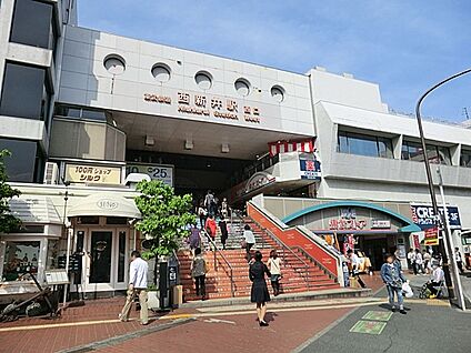 東武伊勢崎線西新井駅 800m