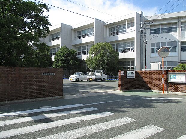 古賀西小学校（約85m）