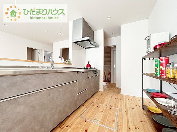 -選べる豪華家電プレゼントキャンペーン実施中-
3口コンロと収納豊富なキッチンで、ママの毎日のお料理もはかどります☆