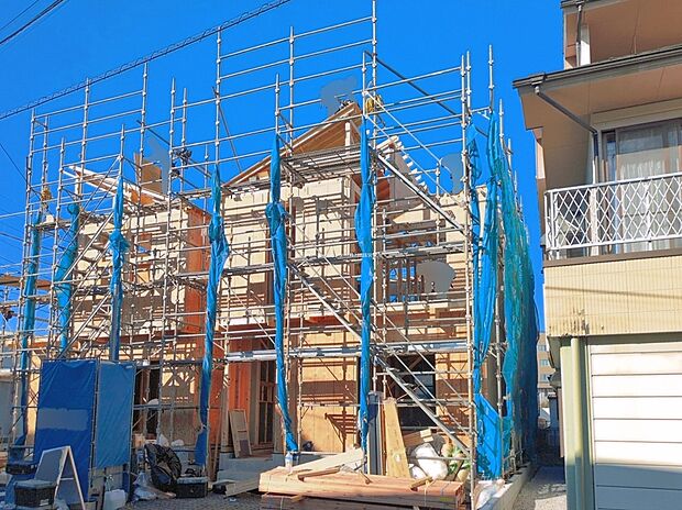 住宅性能評価で耐震等級3(最高等級)を取得!お客様を守る大切な住宅だからこそ、第三者の検査を受けて快適にお住まいいただける住宅をご案内させていただきます。その頑丈さを、ぜひ現地にてご体感くださいませ。