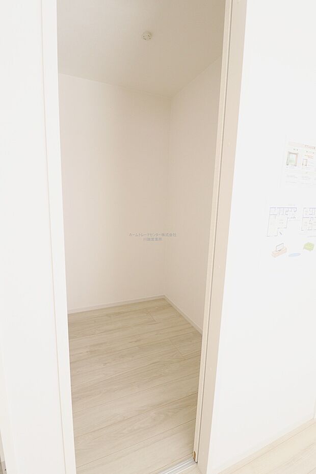 【収納】大容量収納の『ウォークインクローゼット』を設置。増えがちな衣類やバッグなどを効率よく収納できます。収納スペースが豊富にあると片付けやすくすっきりしたお住まいになりますね♪