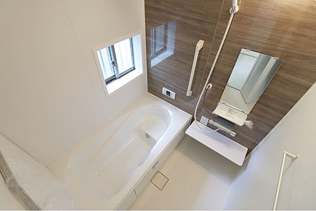 【浴室】雨の日や夜間の洗濯に便利な浴室換気乾燥機を標準装備。入浴後に換気機能で湿気を排出することで、カビの発生を防ぎます!