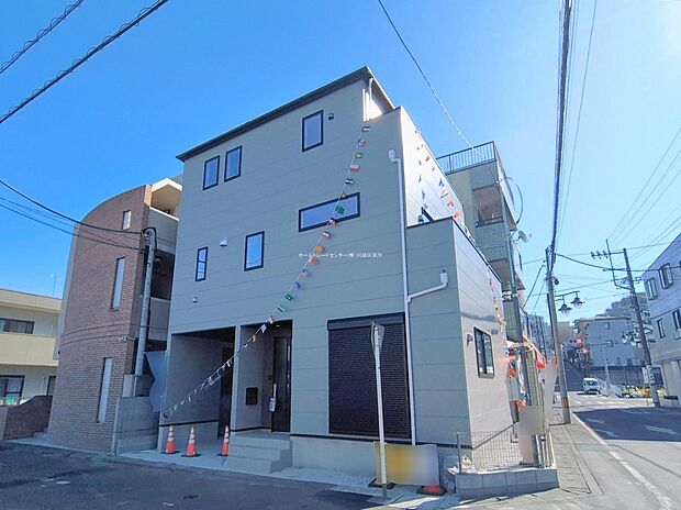 【現地外観写真】お子様から「自分の部屋がほしい…」そんな成長もうれしいこの頃。お子様のさらなる成長を共に見守る新築マイホーム。お子様が巣立った後も、豊かな人生も支えてくれる。パートナーのような住まいです☆