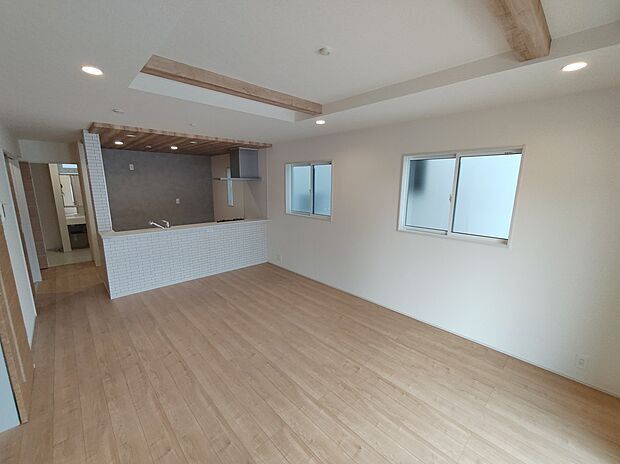 【LDK】家族の一体感を感じられる広々スペース。家族と過ごす時間を大切にする方にぴったりのゆとりの住空間。オフの時間が楽しみになりそうです。
