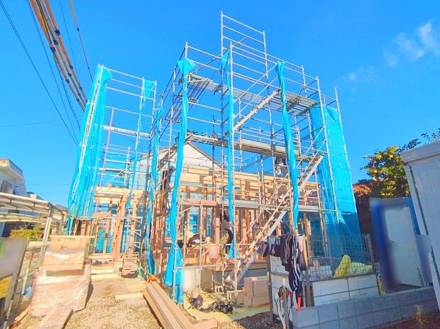 【現地外観写真】住宅性能評価で耐震等級３（最高等級）を取得！お客様を守る大切な住宅だからこそ、第三者の検査を受けて安心して住んでいただける住宅をご案内させて頂きます。その頑丈さを、ぜひ現地にてご体感くださいませ。