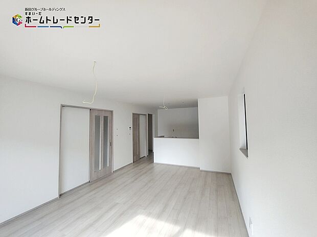 【LDK】家族の一体感を感じられる広々スペース。家族と過ごす時間を大切にする方にぴったりのゆとりの住空間。オフの時間が楽しみになりそうです。