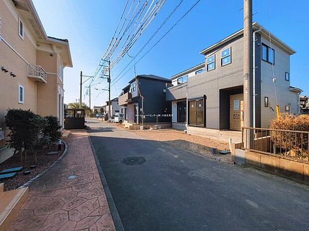 【現地外観写真】今日も、明日も、この街で、きっと家族がしあわせになる物語が描かれていくはずです。毎日の何気ない『いってきます』『ただいま』に幸せを感じられる、そんな住まいを。