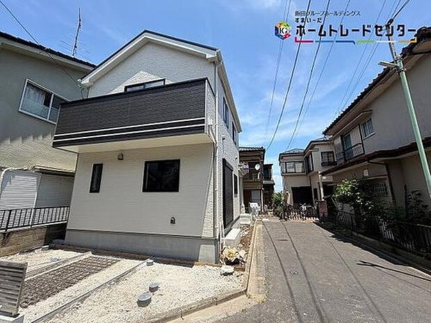【現地外観写真】一戸建ての大きなメリットは、「自分の土地」を自由に使えること。好きなペットが飼えるほか、ガーデニングやＤＩＹ、車やバイクの手入れなど様々な趣味を楽しめます♪