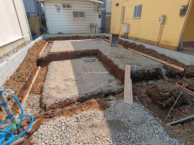 【現地外観写真】住宅性能評価で耐震等級３（最高等級）を取得！お客様を守る大切な住宅だからこそ、第三者の検査を受けて安心して住んでいただける住宅をご案内させて頂きます。その頑丈さを、ぜひ現地にてご体感くださいませ。