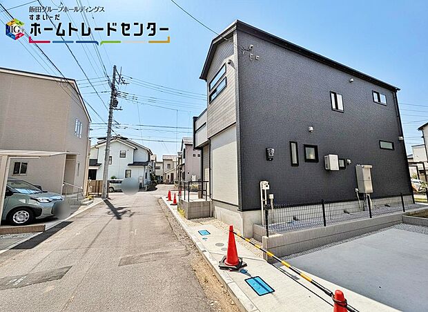 【前面道路含む現地写真】一戸建ての大きなメリットは、「自分の土地」を自由に使えること。好きなペットが飼えるほか、ガーデニングやＤＩＹ、車やバイクの手入れなど様々な趣味を楽しめます♪
