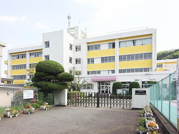 日高市立武蔵台小中学校（約550m）
