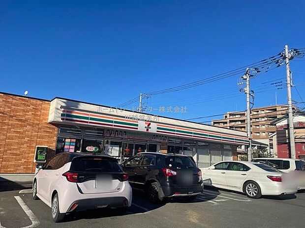 セブンイレブン鶴ヶ島市役所通り店（約559m）