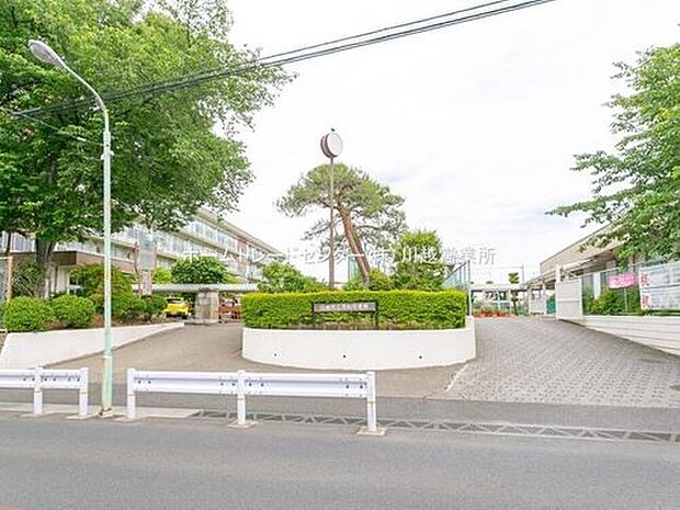 川越市立高階中学校(約880m)