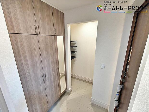 【収納】収納力たっぷりの収納は、家族の強い味方。シーズンオフのお洋服や靴、キャンプ用品やスポーツ用品など、かさばるけど、大切なものもしっかり片づけられます♪