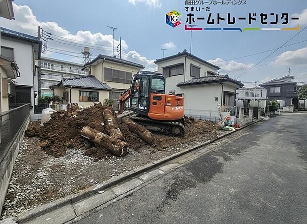 【前面道路含む現地写真】ひとたび扉を開けばそこに待っているのは上質な空間とマイホームでの新生活をイメージさせる優雅なひととき。「この家なら…」ではなく「ここに住みたい♪」と思う感動をお届けいたします。