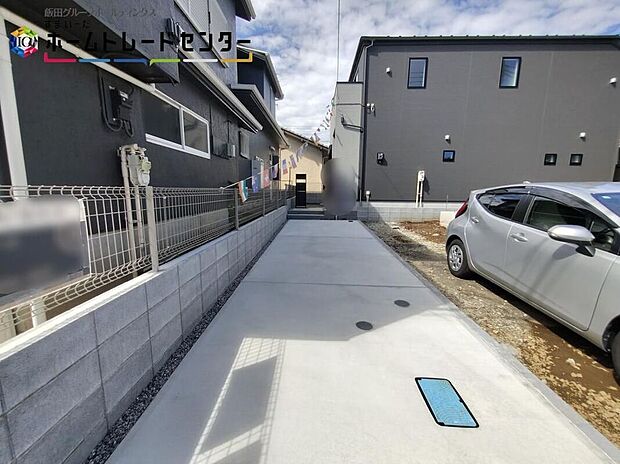 【現地外観写真】一戸建ての大きなメリットは、「自分の土地」を自由に使えること。好きなペットが飼えるほか、ガーデニングやDIY、車やバイクの手入れなど様々な趣味を楽しめます♪