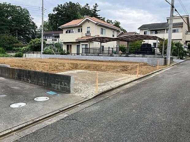 【現地外観写真】住宅性能評価で耐震等級３（最高等級）を取得！お客様を守る大切な住宅だからこそ、第三者の検査を受けて快適にお住まいいただける住宅をご案内させていただきます。その頑丈さを、ぜひ現地にてご体感くださいませ。