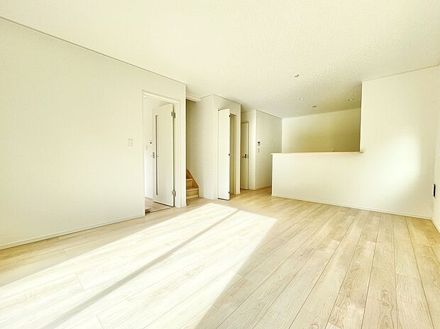 1号棟 キッチンからお子様のことを見渡すことができるシステムキッチン