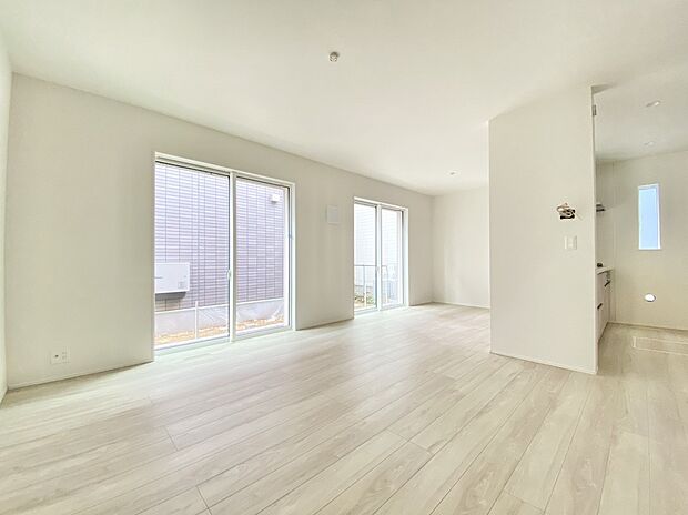 【2号棟】家族の会話も弾むリビングは約16.0帖