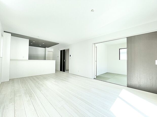 【リビング】3号棟 17帖あるＬＤＫは開放感があり、広々としたリビングです。