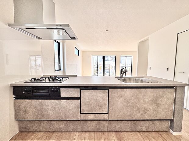 【キッチン】食洗器が標準仕様のため、洗い物をしていた時間を有効活用していただけます。