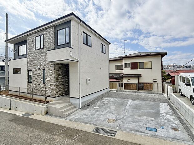 【外観】夜間でも街灯が設置されているため、防犯面でも安心感のある住環境となっています