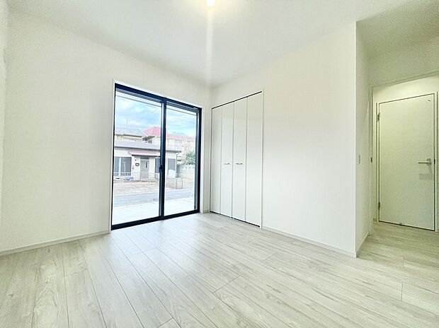 【リビング以外の居室】各居室も整形のため使い勝手が良く、お部屋を広く使うことができます