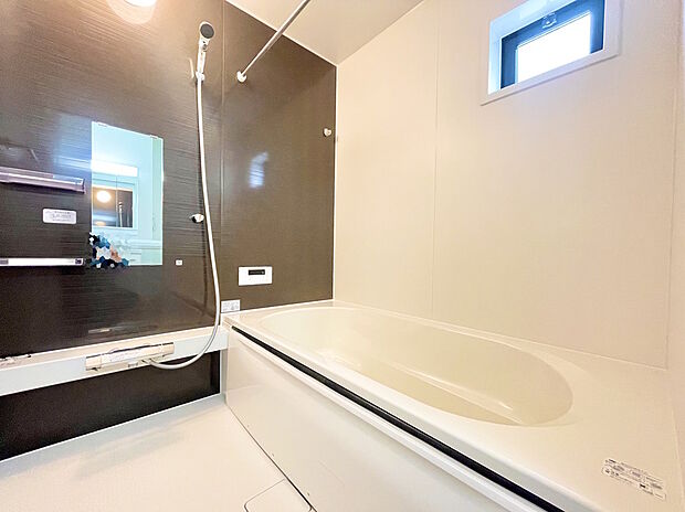 【浴室】乾燥機付きの為、天気を気にせず洗濯物を干すことも可能です。