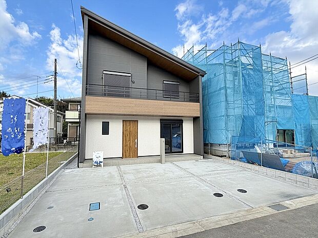 【外観】青々としたお空がとても気持ち良いですね。伊勢原市高森に佇むこちらの住宅を夢のマイホームにいかがでしょうか。