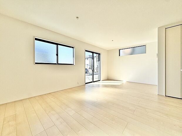 【リビング】2号棟 【即日予約可】都市ガス♪「本厚木駅徒歩圏」×「小中学校徒歩10分」の新築戸建