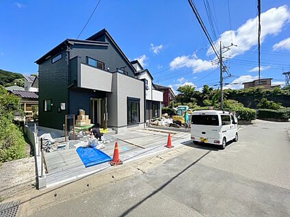 前面道路を含む外観