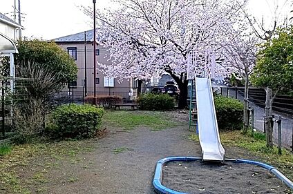 八幡谷戸東公園 約430m