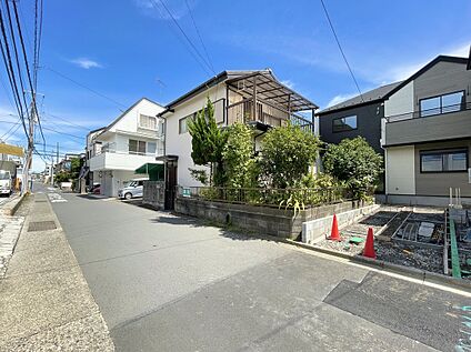前面道路含む外観