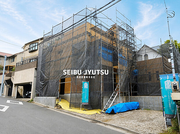 【洗練された外観デザインが街並みに映える一邸】販売現地（2026年6月撮影）