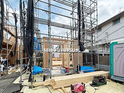 建築工事進行中、完成へ向けて着々と施工中