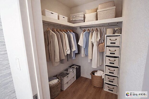 収納力豊富なウォークインクローゼットを設置。洋服や小物類など、目的に応じてすっきり美しい収納を実現します♪※こちらはCGで画像を生成したイメージ画像になります。家具などは付いておりません。