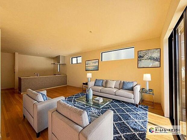 陽当りの良いリビングは明るく風通しの良い２面採光。ご家族の様子が感じられ、安心さと心地よさを実現した快適空間。※こちらはCGで画像を生成したイメージ画像になります。家具などは付いておりません