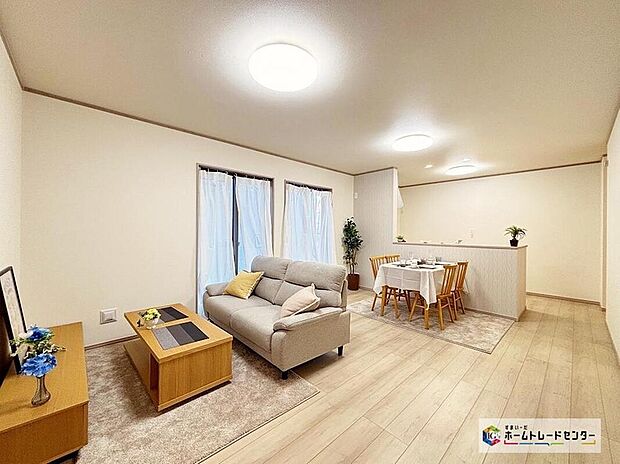 【C号棟】暖かな雰囲気のＬＤＫ。ご家族が自然と集まる穏やかな暮らしがイメージできますね♪※こちらはCGで画像を生成したイメージ画像になります。家具などは付いておりません。