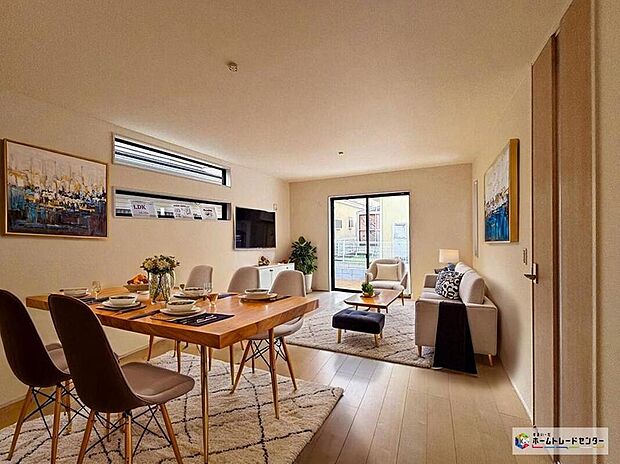 ゆとりある空間で解放感があるリビングです♪採光にも優れていて過ごしていて気持ちのいいリビングです！※こちらはCGで画像を生成したイメージ画像になります。家具などは付いておりません。