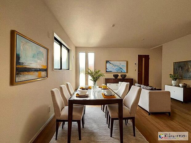 【３号棟】陽当りの良いリビングは明るく風通しの良い２面採光。ご家族の様子が感じられ、安心さと心地よさを実現した快適空間。※こちらはCGで画像を生成したイメージ画像になります。家具などは付いておりません