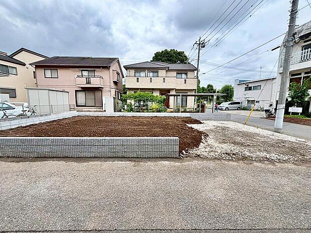 【現地外観写真】
休日にご家族揃ってご見学はいかがでしょうか♪実際の現地を見てみると図面などではわからない、新たな発見もあります!まずは、お気軽にお問い合わせください♪