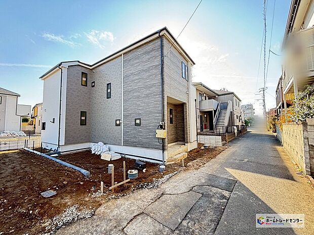 【≪現地外観写真≫】JR常磐線「松戸」駅まで徒歩16分♪
今なら建築中の様子をご覧になることができます♪同じ時期に生活をスタートさせるご家族の多い分譲地は、困ったときも心強い♪