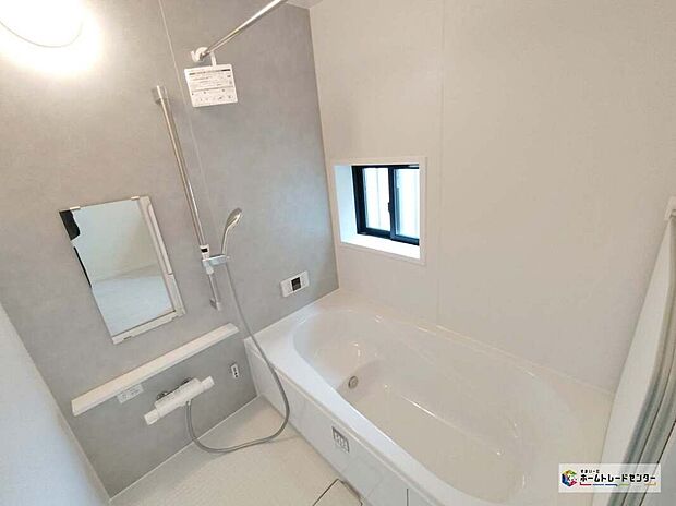 【浴室】【A号棟】スイッチ操作ひとつで自動的にお湯はり、追い炊き、保温ができるため、手動で蛇口を開閉したり温度調節したりする手間が省けます！