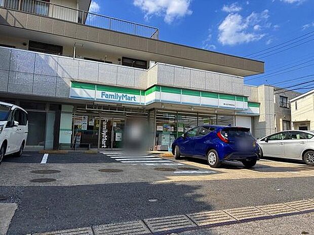 ファミリーマート専大松戸高校前店(約640m)